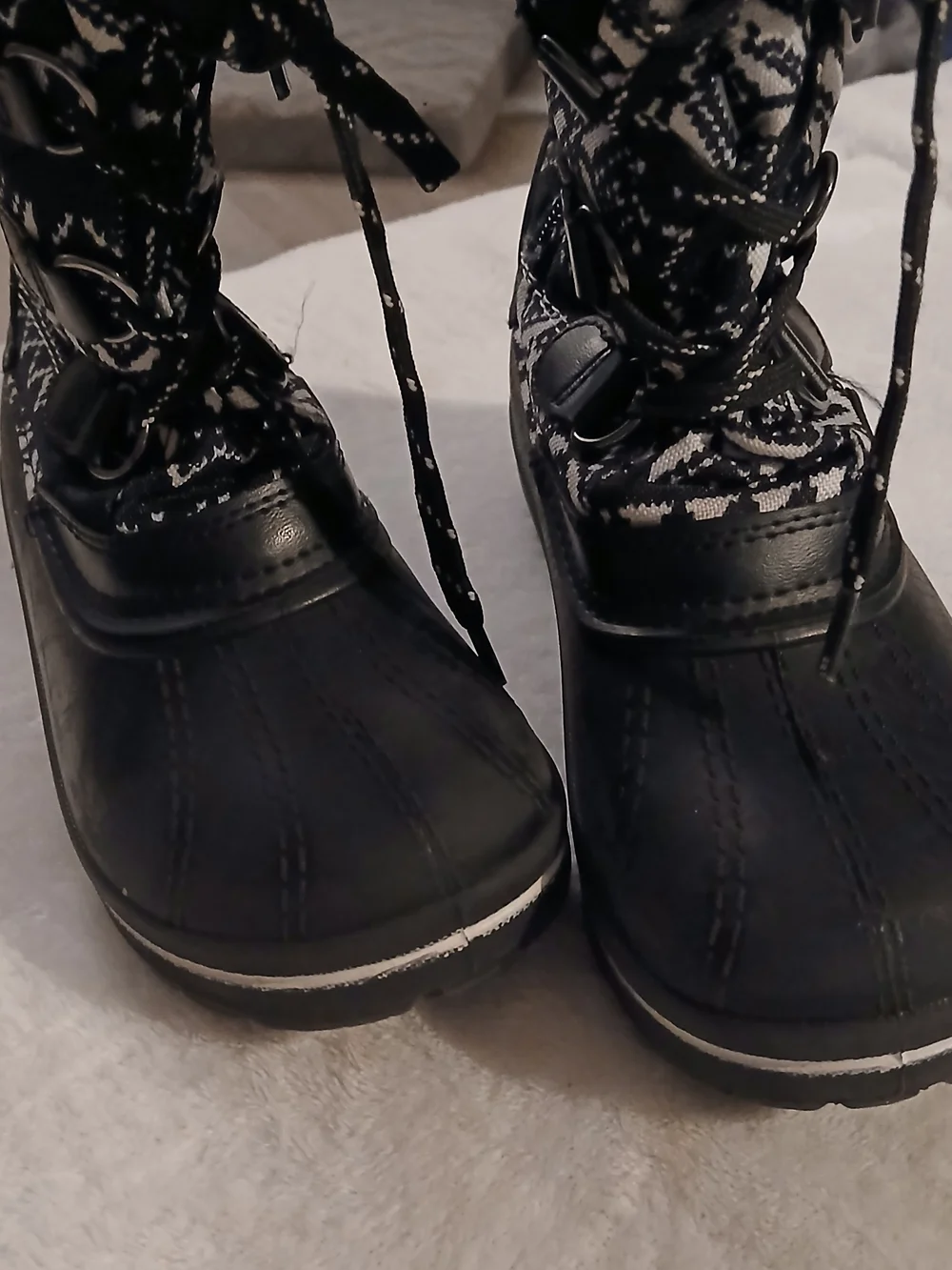 Wonder Nation 3M Thinsulate Black & White Patterned Girls Winter Boots, Size 1